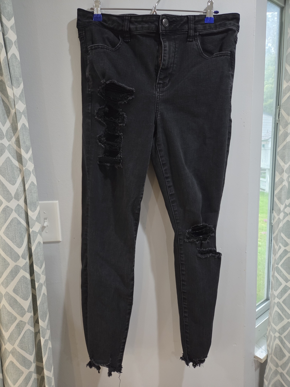 American Eagle Outfitters Black Distressed Skinny Jeans